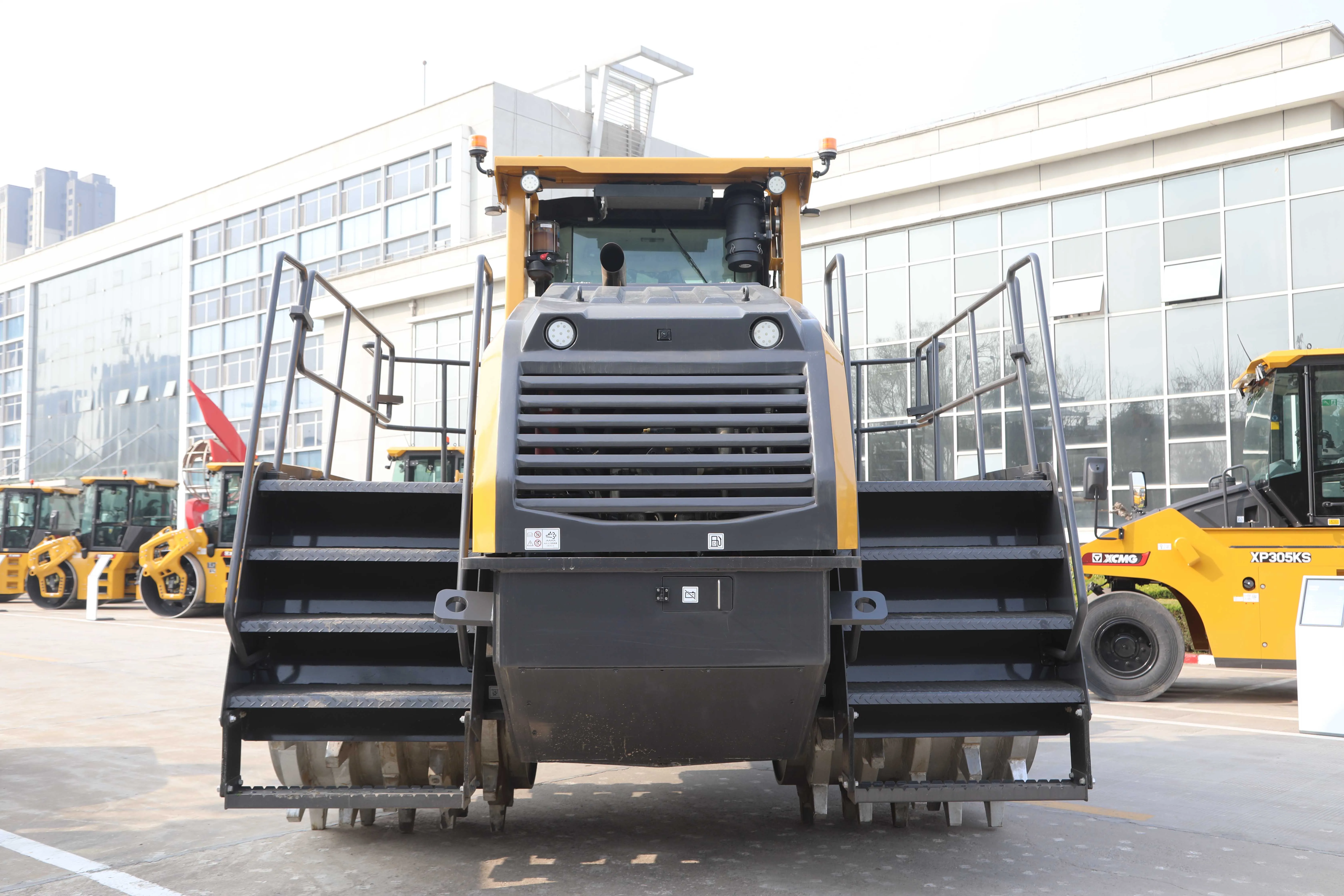 XCMG Official Solid Roller Road Machine Xh365 Landfill Compactor with Diesel Engine Price